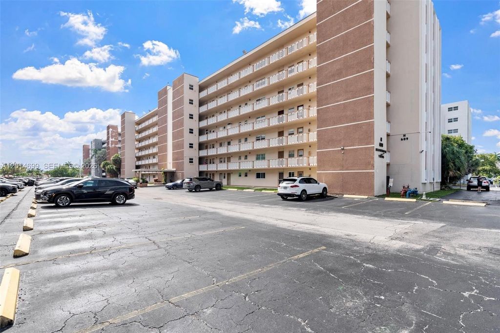 Photo of 609 NE 14th Ave #405, Hallandale Beach, FL 33009 (MLS # A12014699)