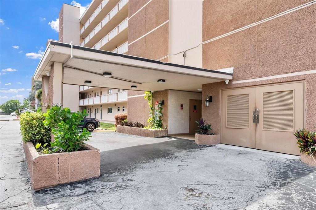 Photo of 609 NE 14th Ave #405, Hallandale Beach, FL 33009 (MLS # A12014699)