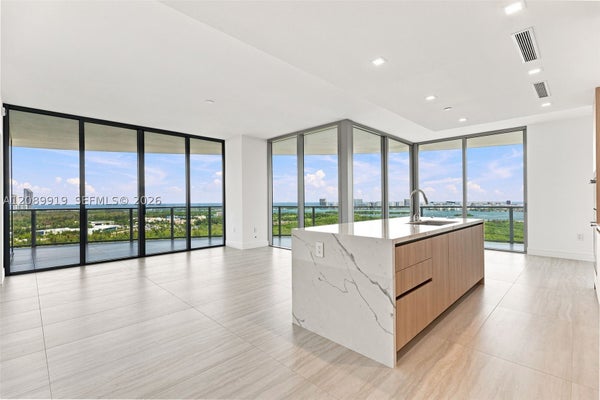 2411 LAGUNA CIR UNIT 2301, MIAMI, FL 33181 - Image 5203010e43ce97271079b20ab08a9a47/932473435