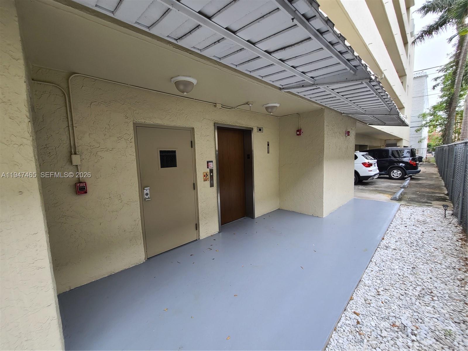 1612 Jefferson Ave PH02