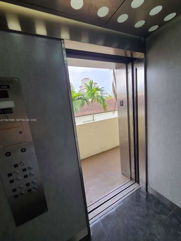 1612 Jefferson Ave PH02