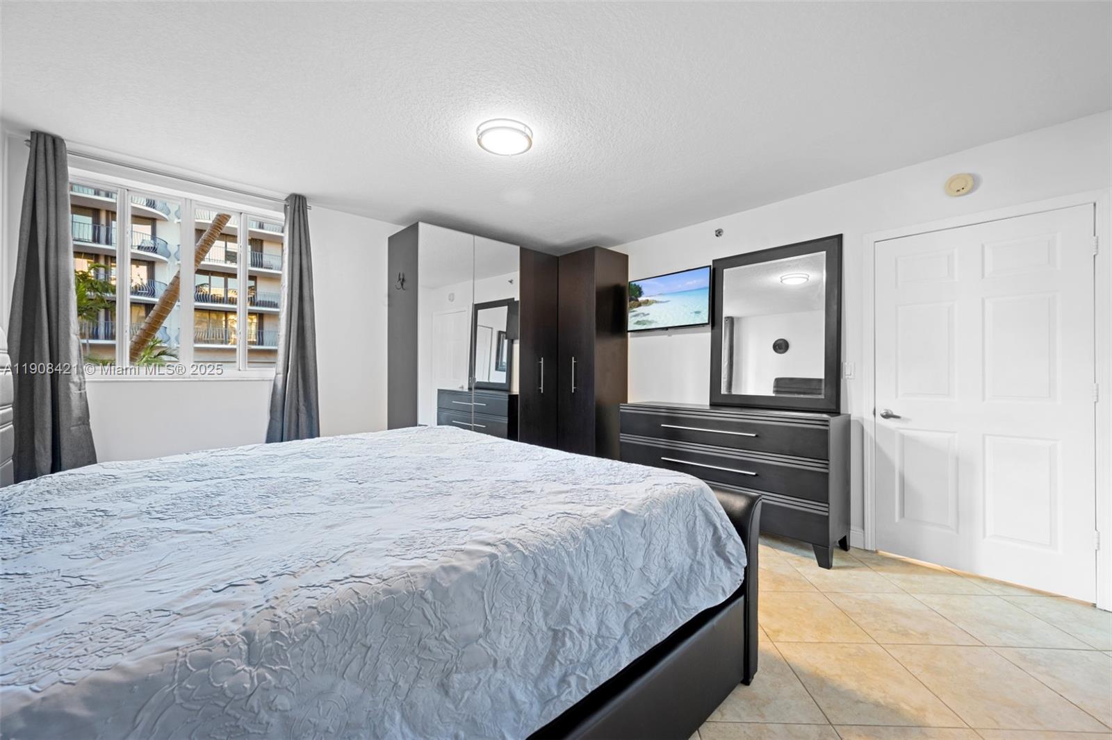 SURFSIDE PALMS CONDO - Residential Lease