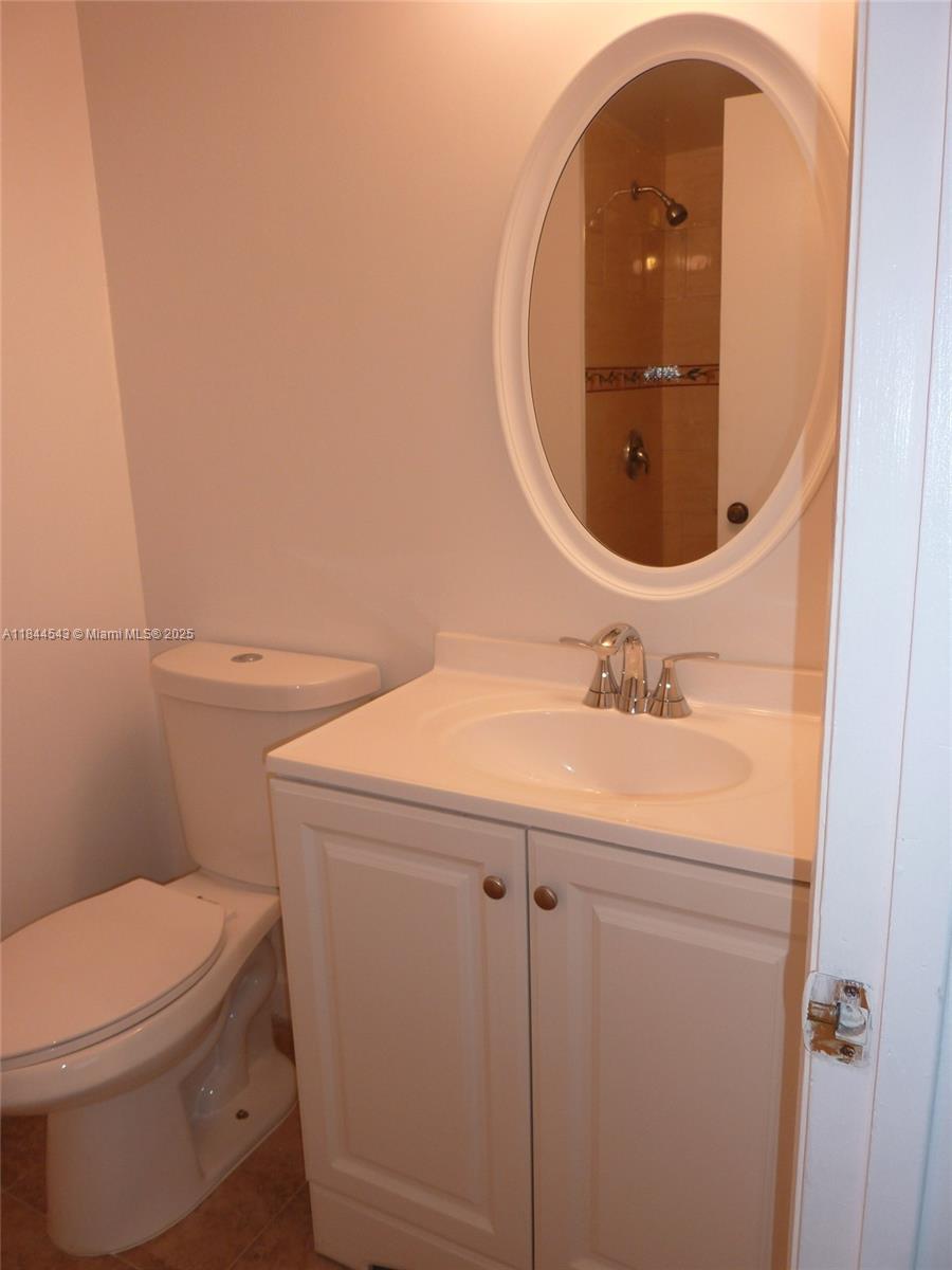 GABLES POINT II CONDO - Residential Lease