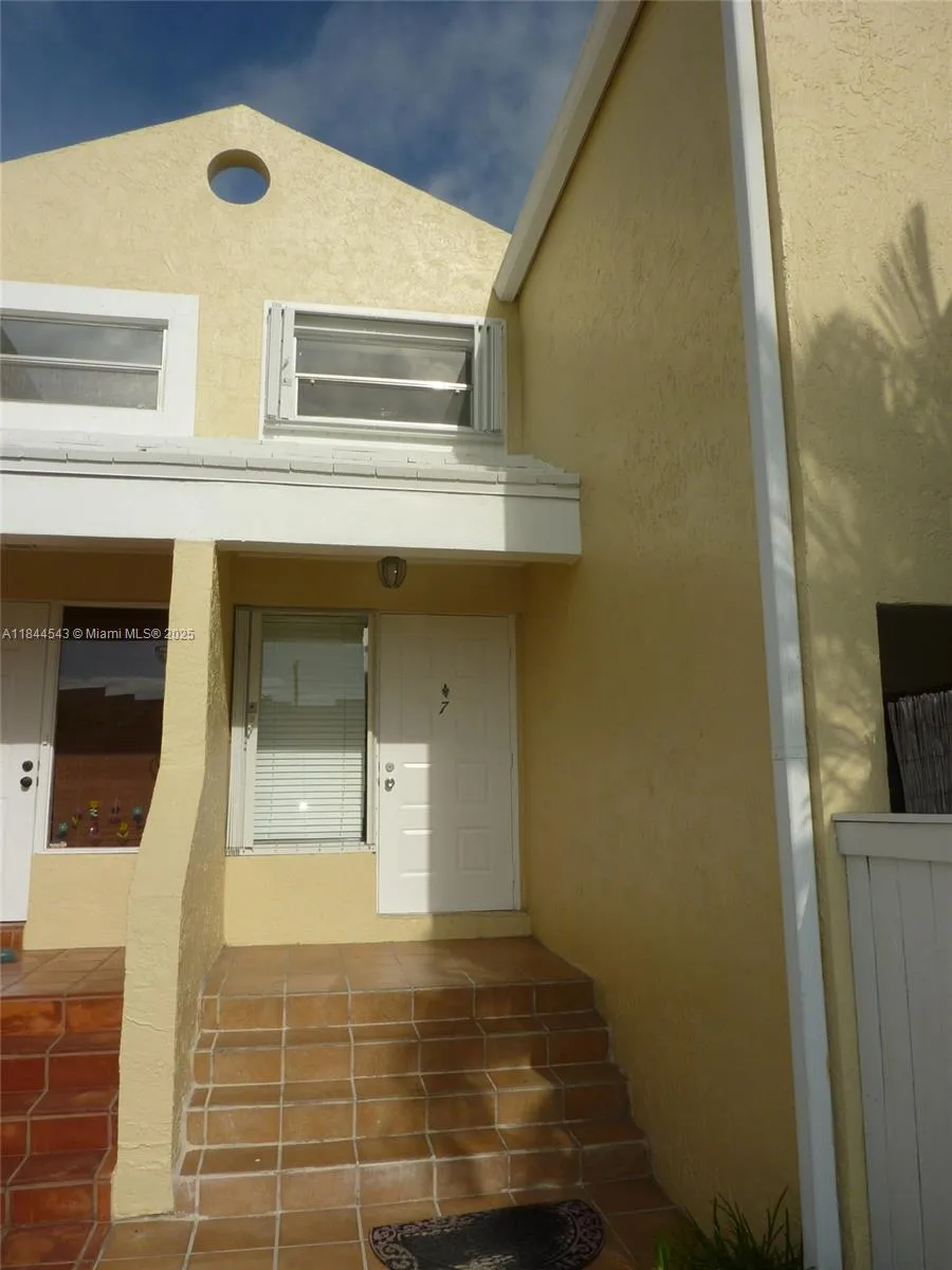 Miami, Florida 33155, United States, 2 Bedrooms Bedrooms, ,3 BathroomsBathrooms,Residential,Active,176787 Miami, Florida 33155, United States, 2 Bedrooms Bedrooms, ,3 BathroomsBathrooms,Residential,Active,176787