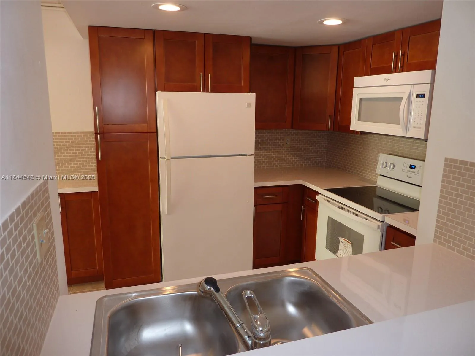 Miami, Florida 33155, United States, 2 Bedrooms Bedrooms, ,3 BathroomsBathrooms,Residential,Active,176787