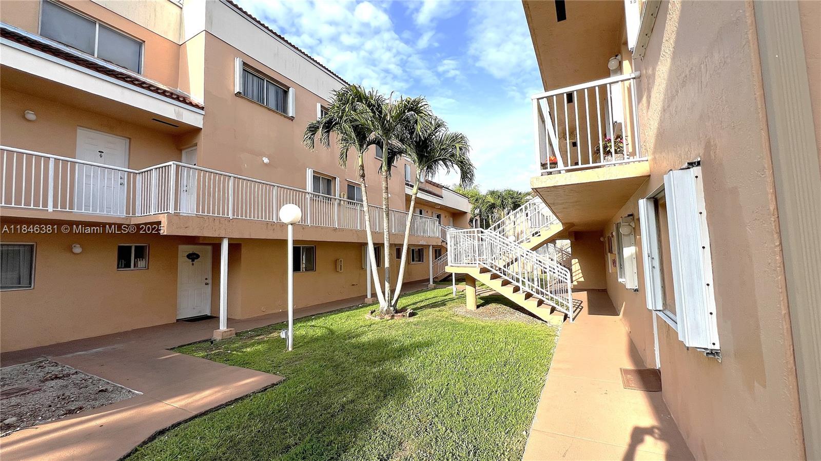 For Rent 2/2 Condo in the Heart of Kendall!
Beautiful and spacious 2-bedroom, 2-bathroom first-floor condo featuring 2 parking spaces, an in-unit washer & dryer, and a private enclosed patio/small yard. Located near top-rated schools, and major highways for ultimate comfort and convenience.
Enjoy resort-style amenities including a pool, playground, exercise room, and more in a well-maintained community.