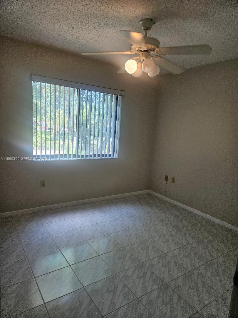 HUNTINGTON POINTE - Residential