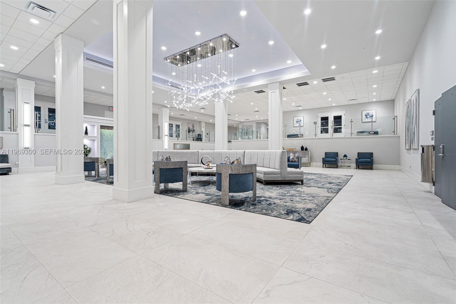 HUNTINGTON POINTE - Residential