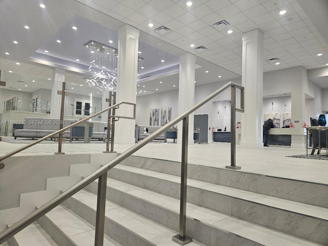 HUNTINGTON POINTE - Residential