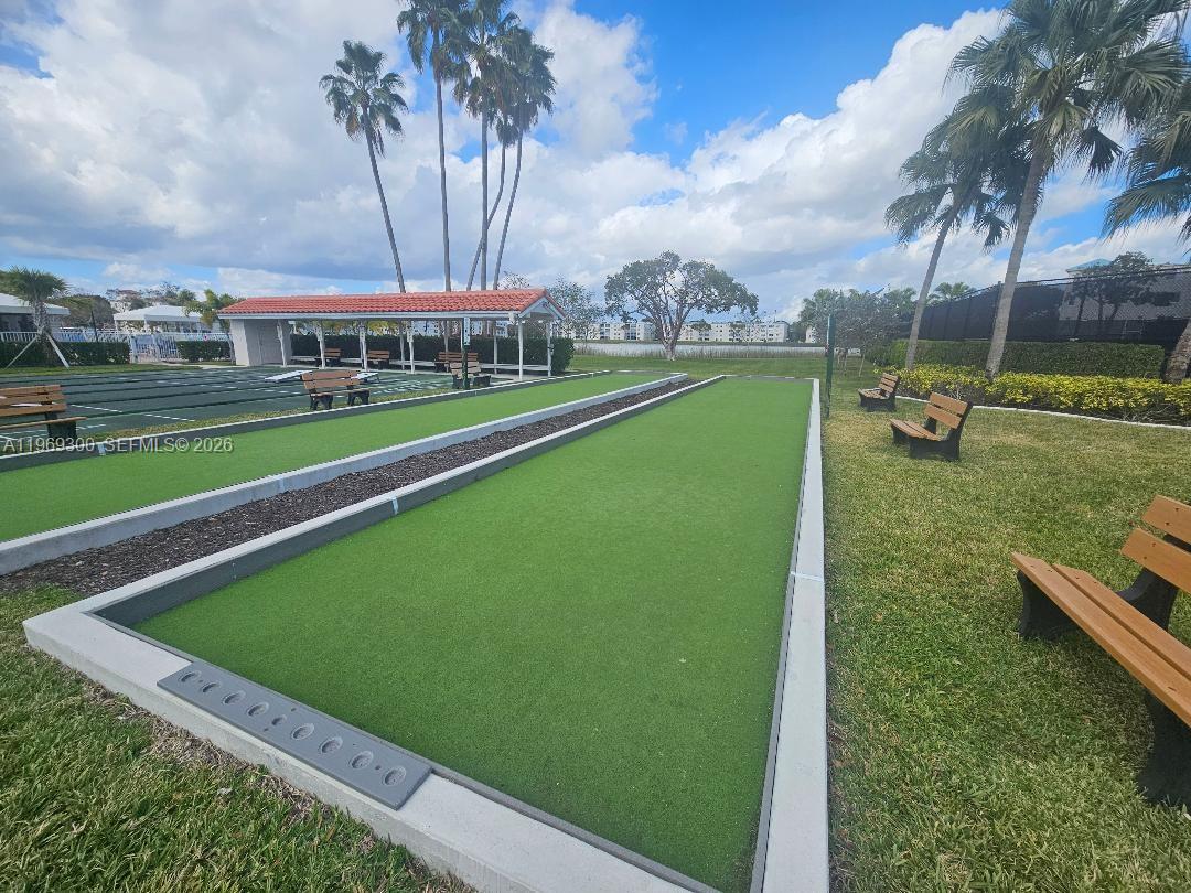 HUNTINGTON POINTE - Residential