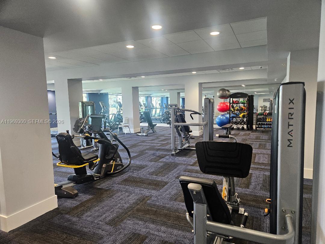 HUNTINGTON POINTE - Residential