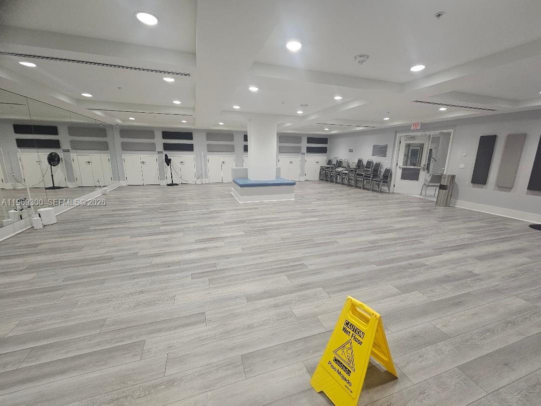 HUNTINGTON POINTE - Residential