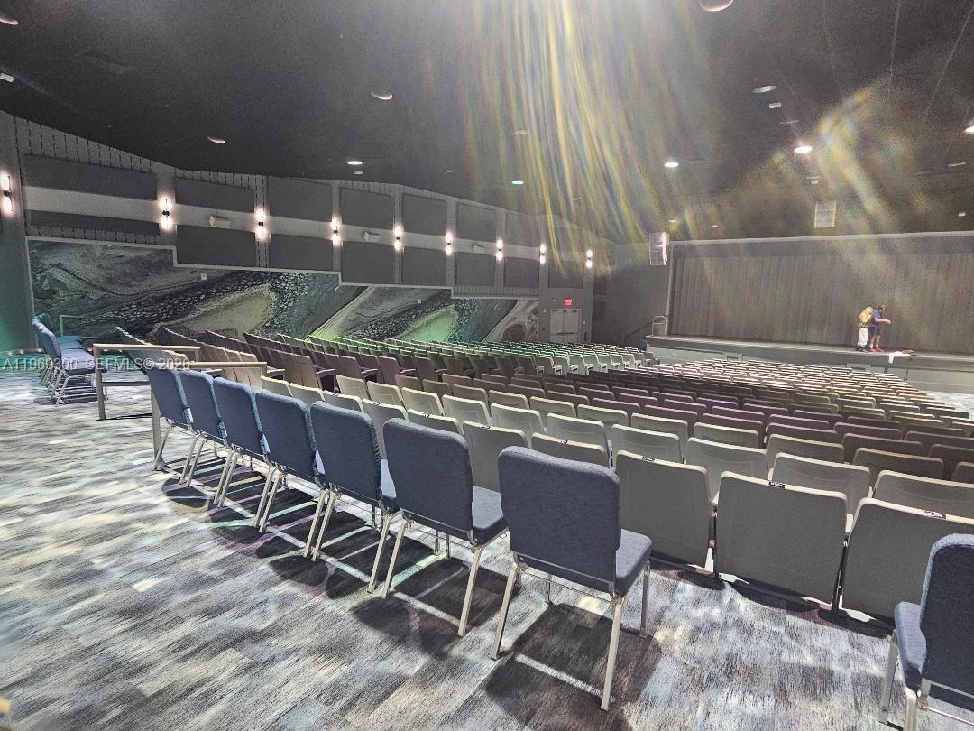 HUNTINGTON POINTE - Residential