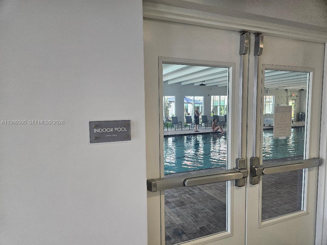 HUNTINGTON POINTE - Residential