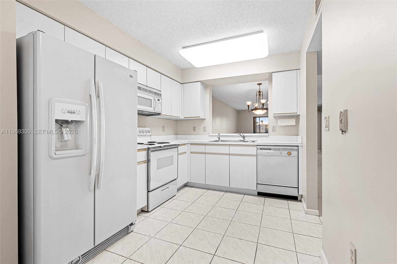 HUNTINGTON POINTE - Residential