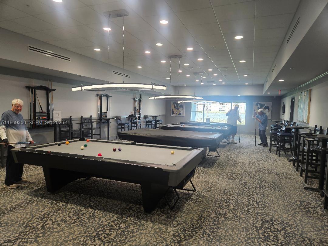 HUNTINGTON POINTE - Residential