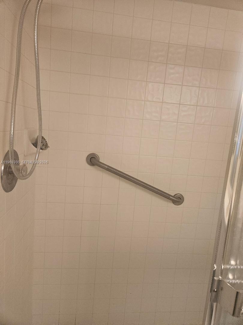 HUNTINGTON POINTE - Residential