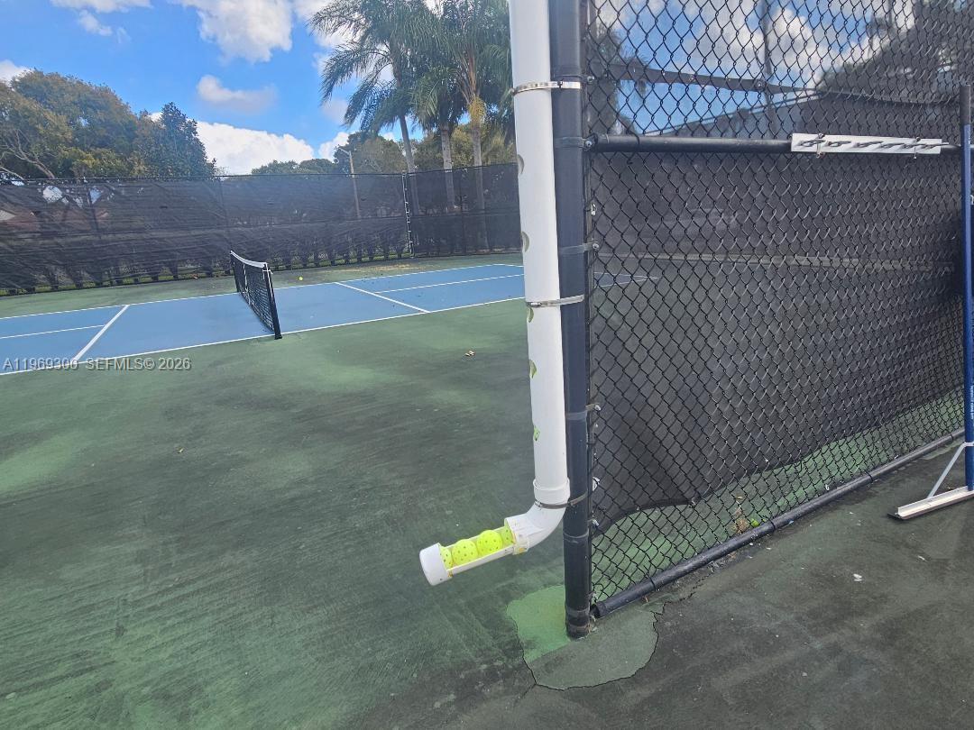 HUNTINGTON POINTE - Residential