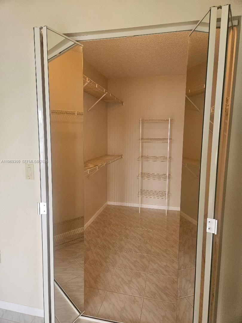 HUNTINGTON POINTE - Residential