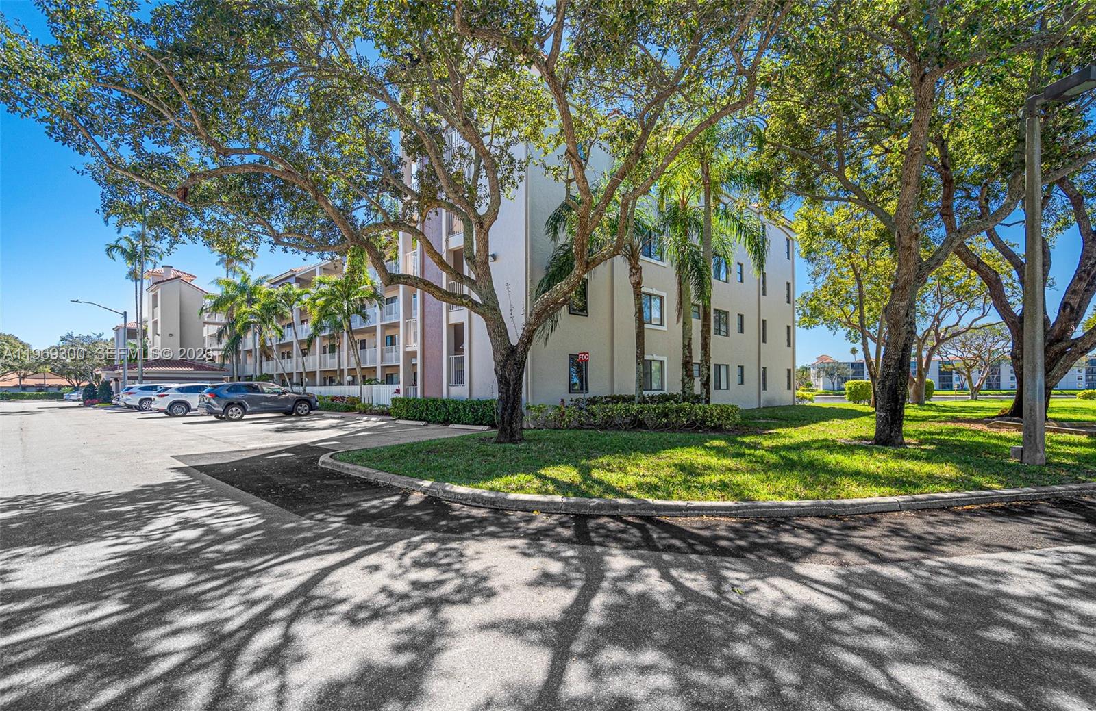 HUNTINGTON POINTE - Residential