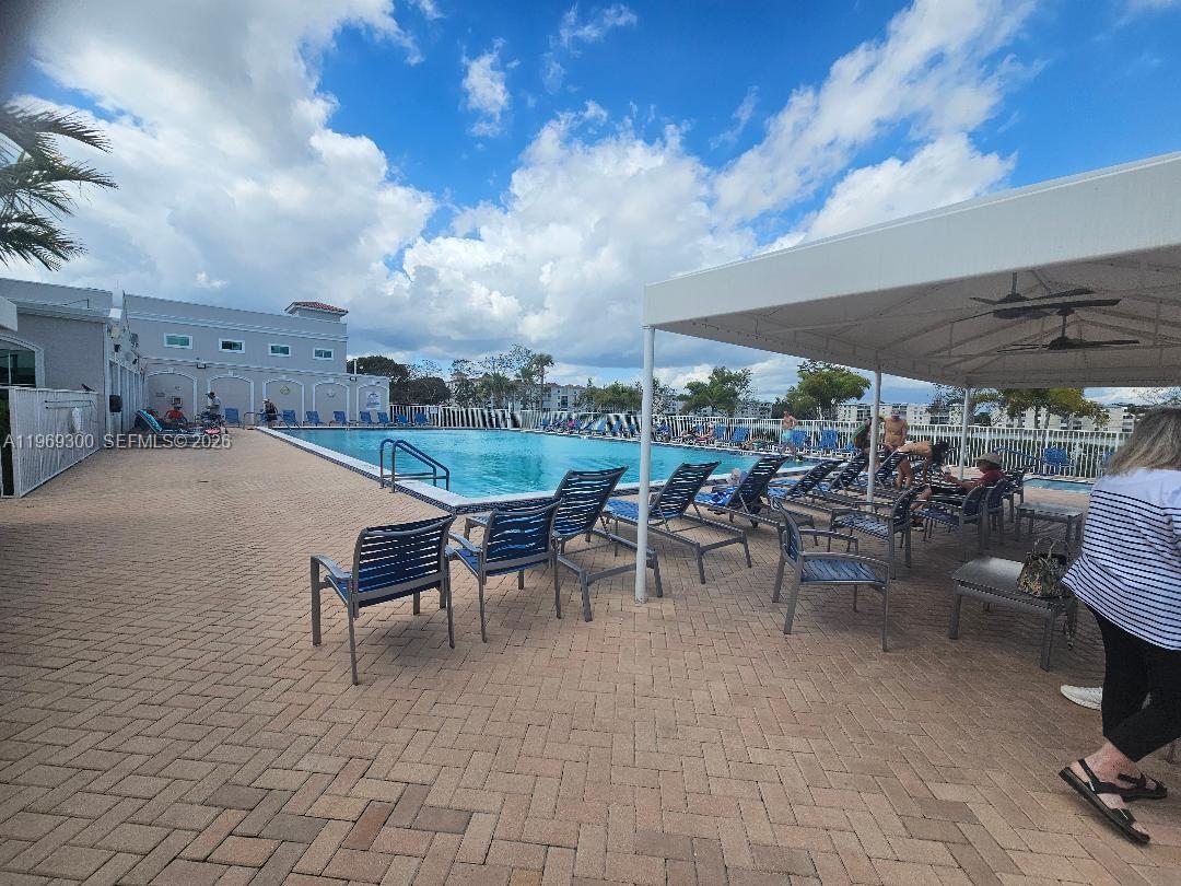 HUNTINGTON POINTE - Residential