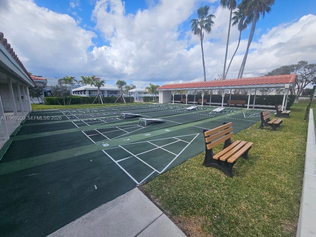 HUNTINGTON POINTE - Residential