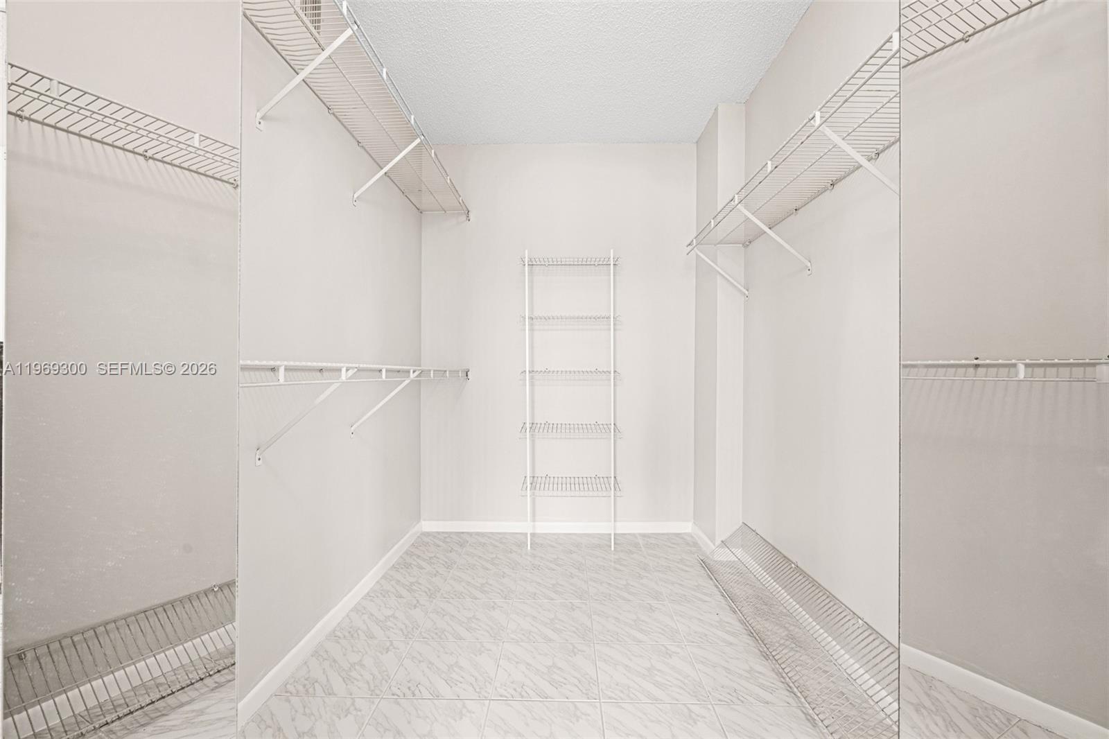 HUNTINGTON POINTE - Residential