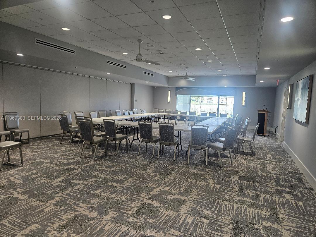 HUNTINGTON POINTE - Residential