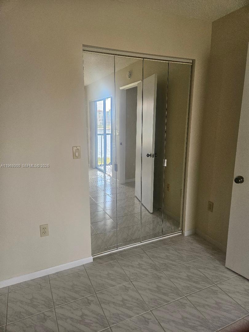 HUNTINGTON POINTE - Residential