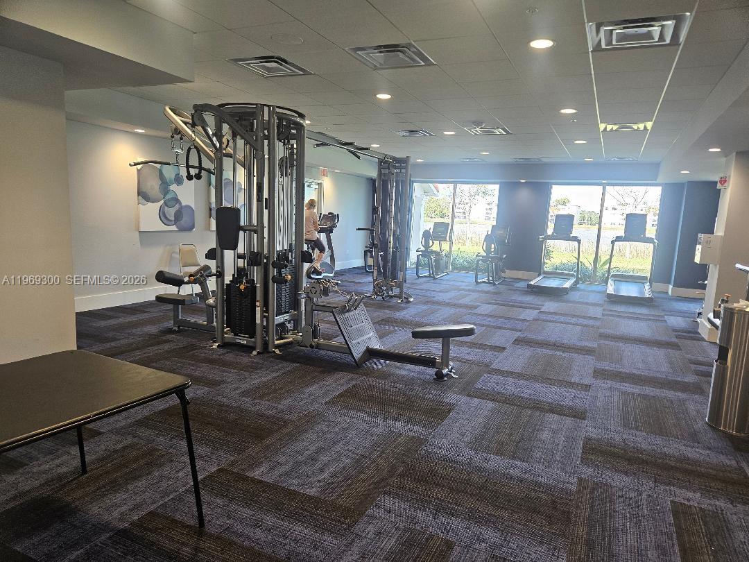 HUNTINGTON POINTE - Residential