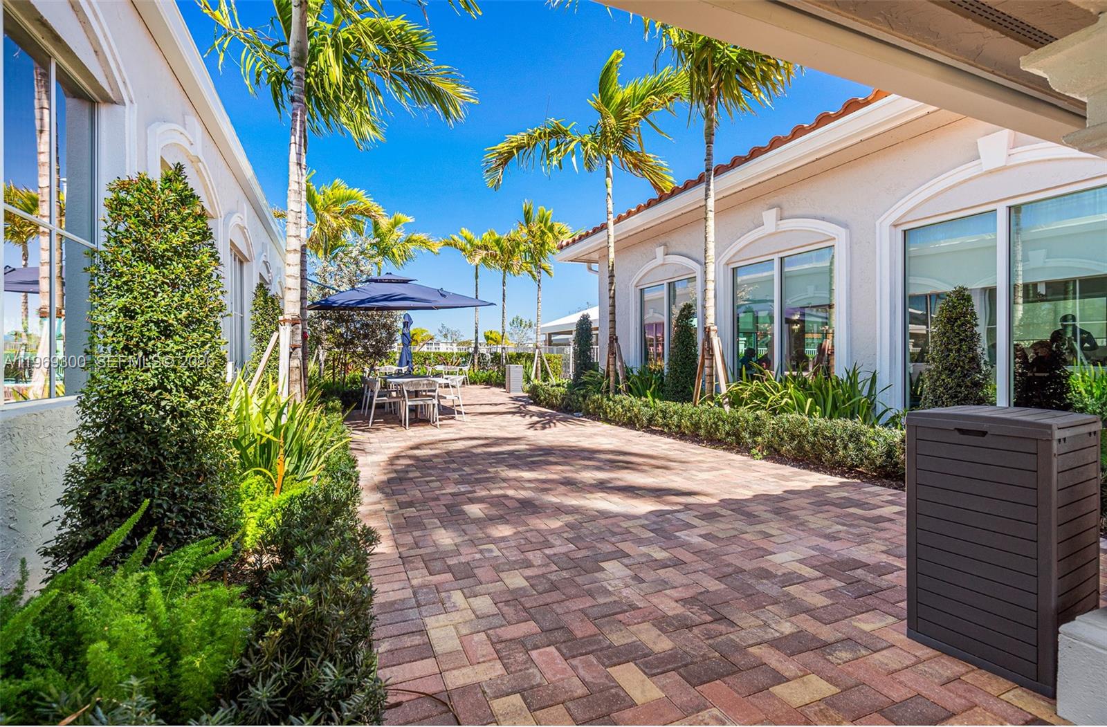 HUNTINGTON POINTE - Residential