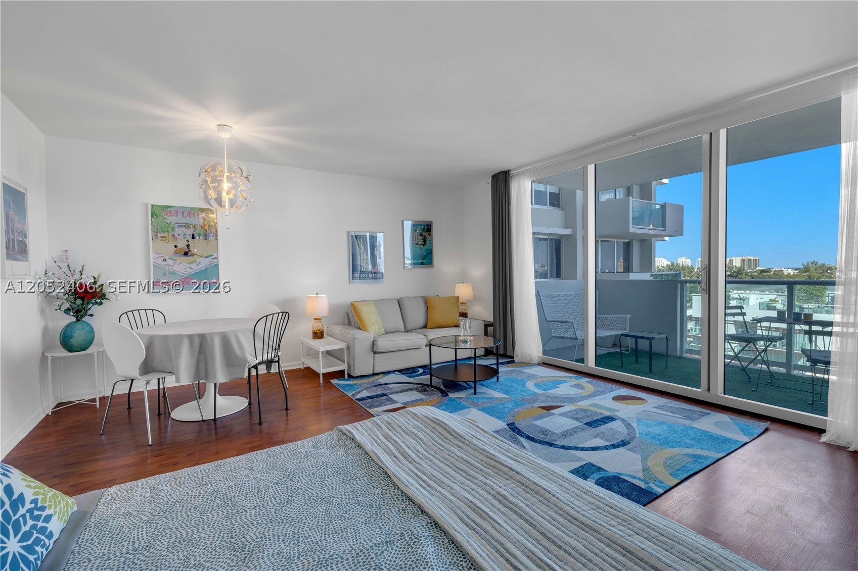 1200 West Ave 811
