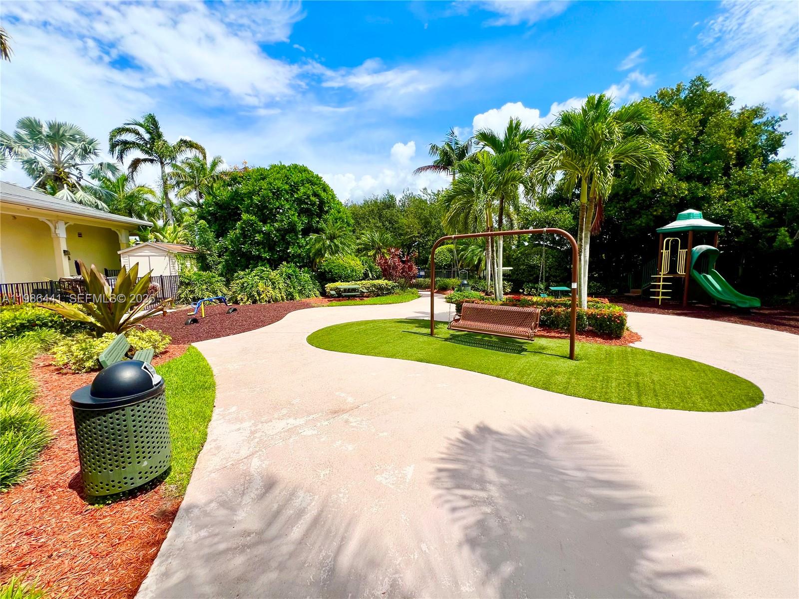 FLORIDIAN BAY ESTATES - Residential