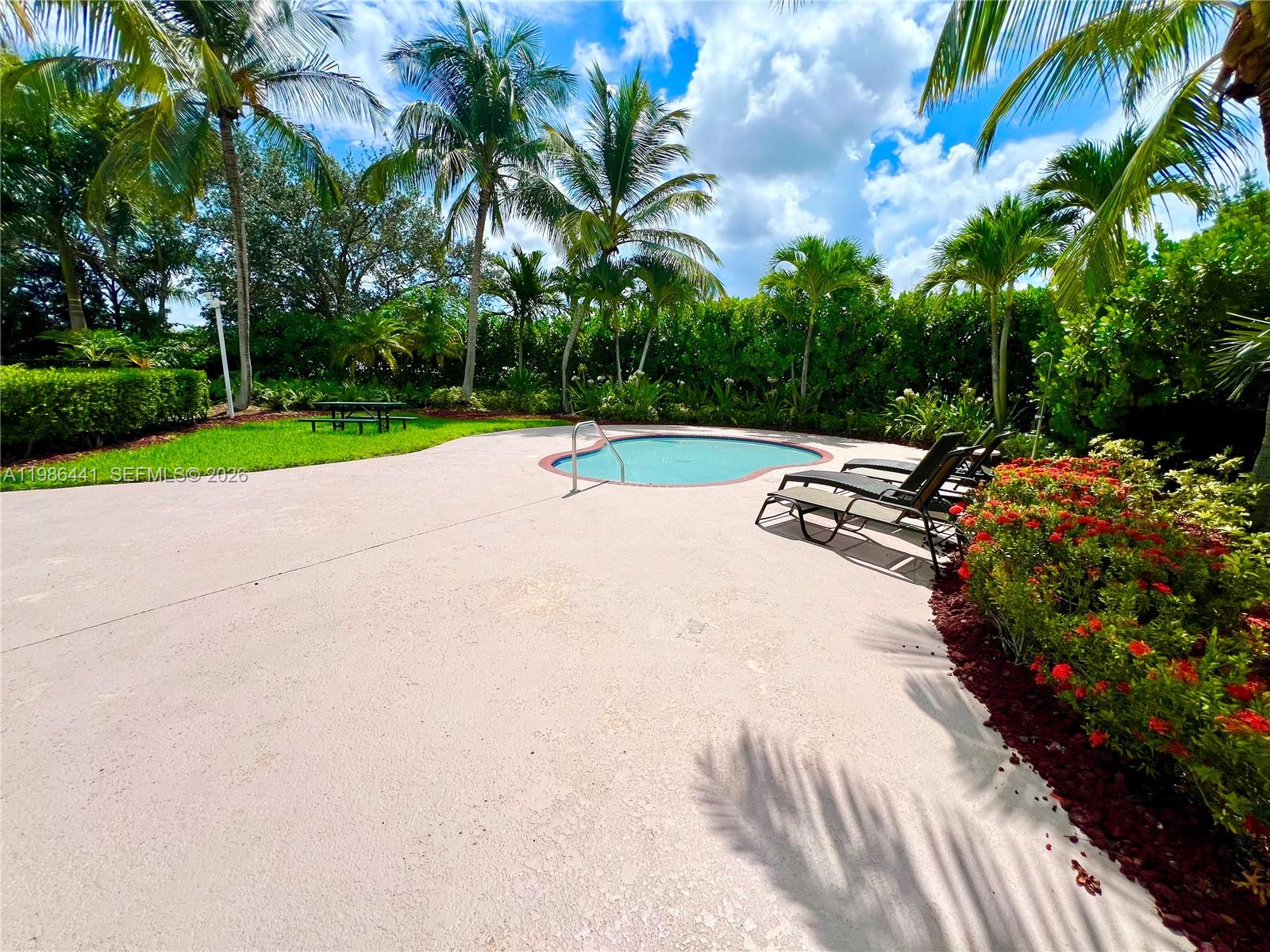 FLORIDIAN BAY ESTATES - Residential