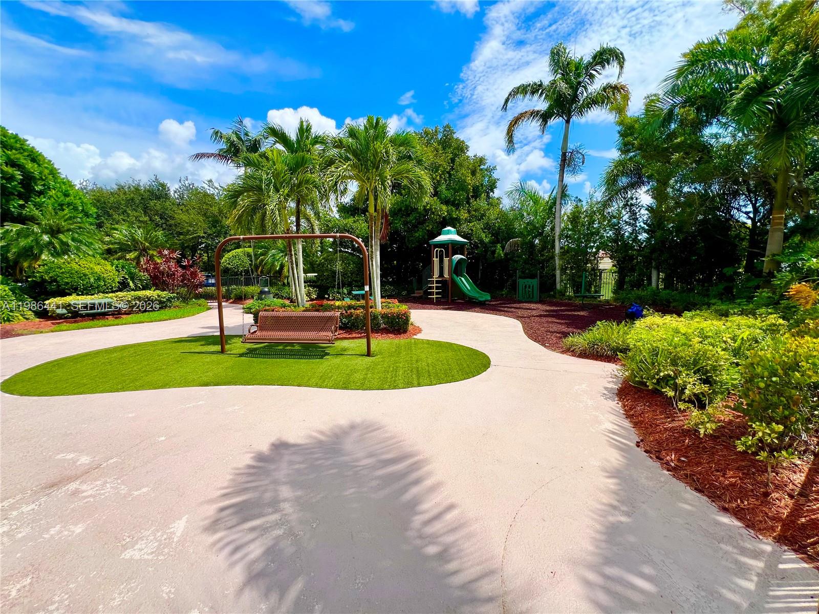 FLORIDIAN BAY ESTATES - Residential