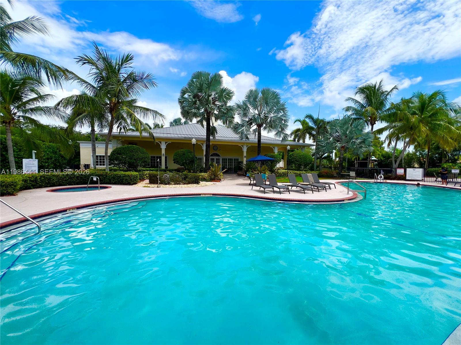 FLORIDIAN BAY ESTATES - Residential