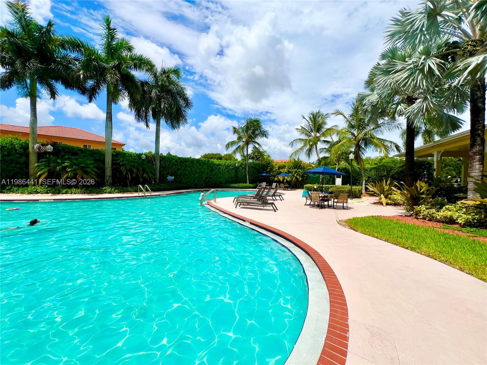 FLORIDIAN BAY ESTATES - Residential