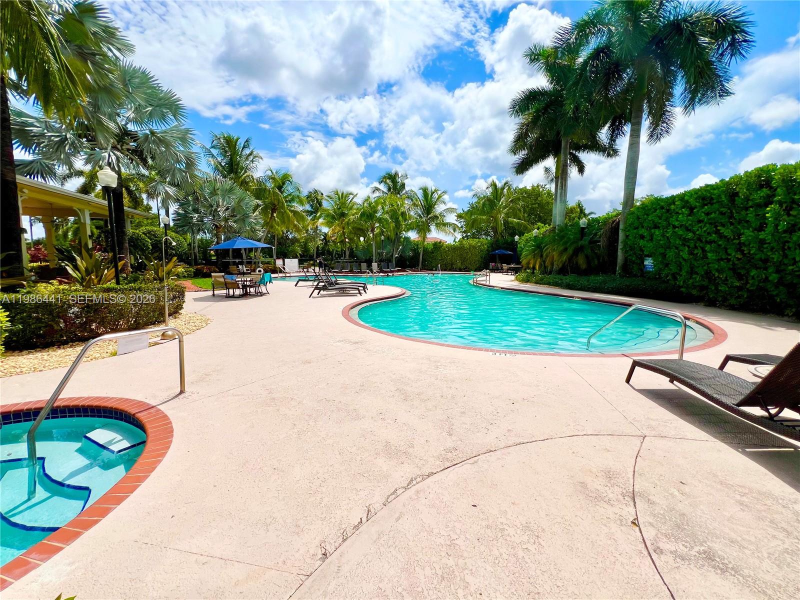 FLORIDIAN BAY ESTATES - Residential