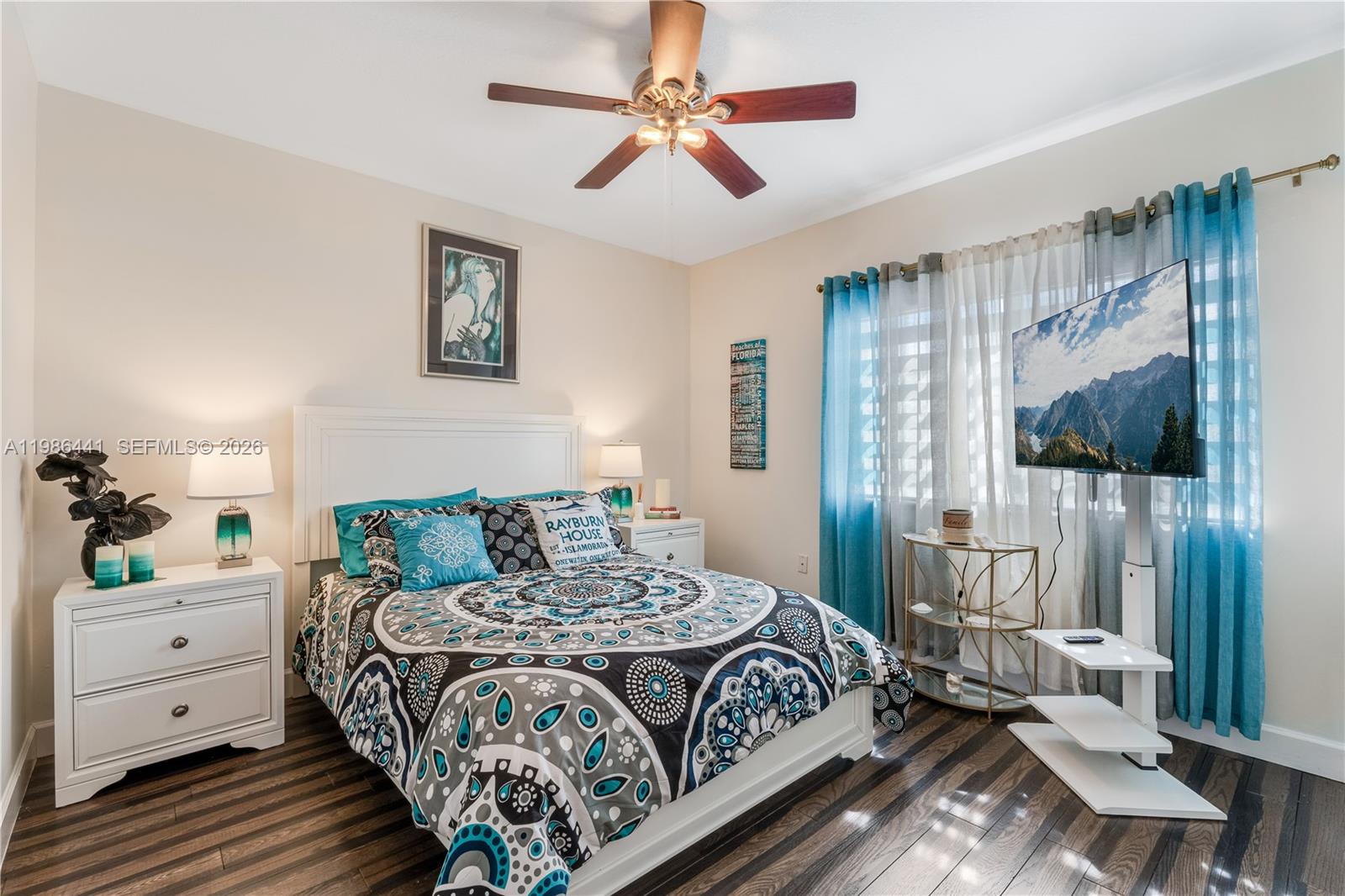 FLORIDIAN BAY ESTATES - Residential