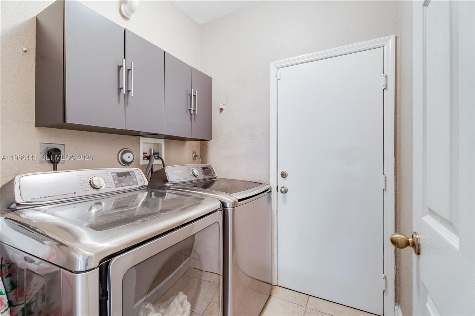 FLORIDIAN BAY ESTATES - Residential