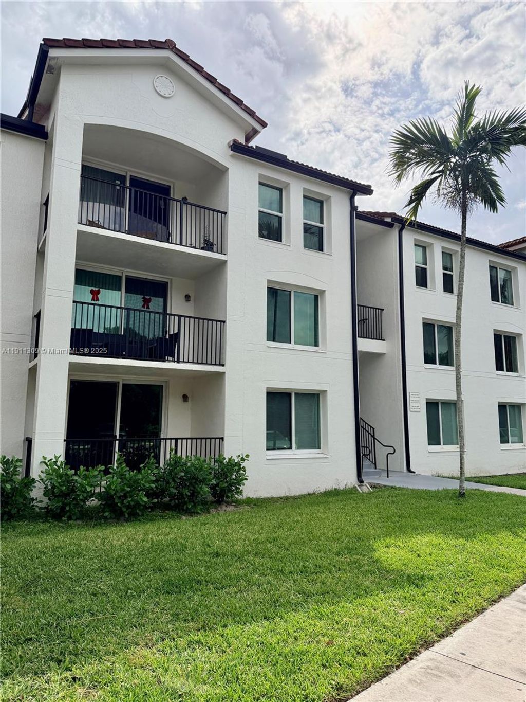 Photo of 1122 Villa Ln #1122, Boynton Beach, FL 33435 (MLS # A11911309)