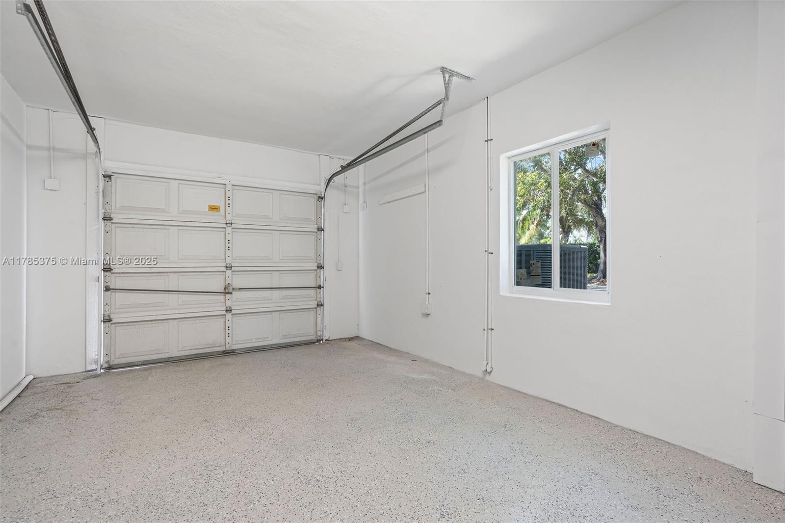 NORTHRIDGE - Residential