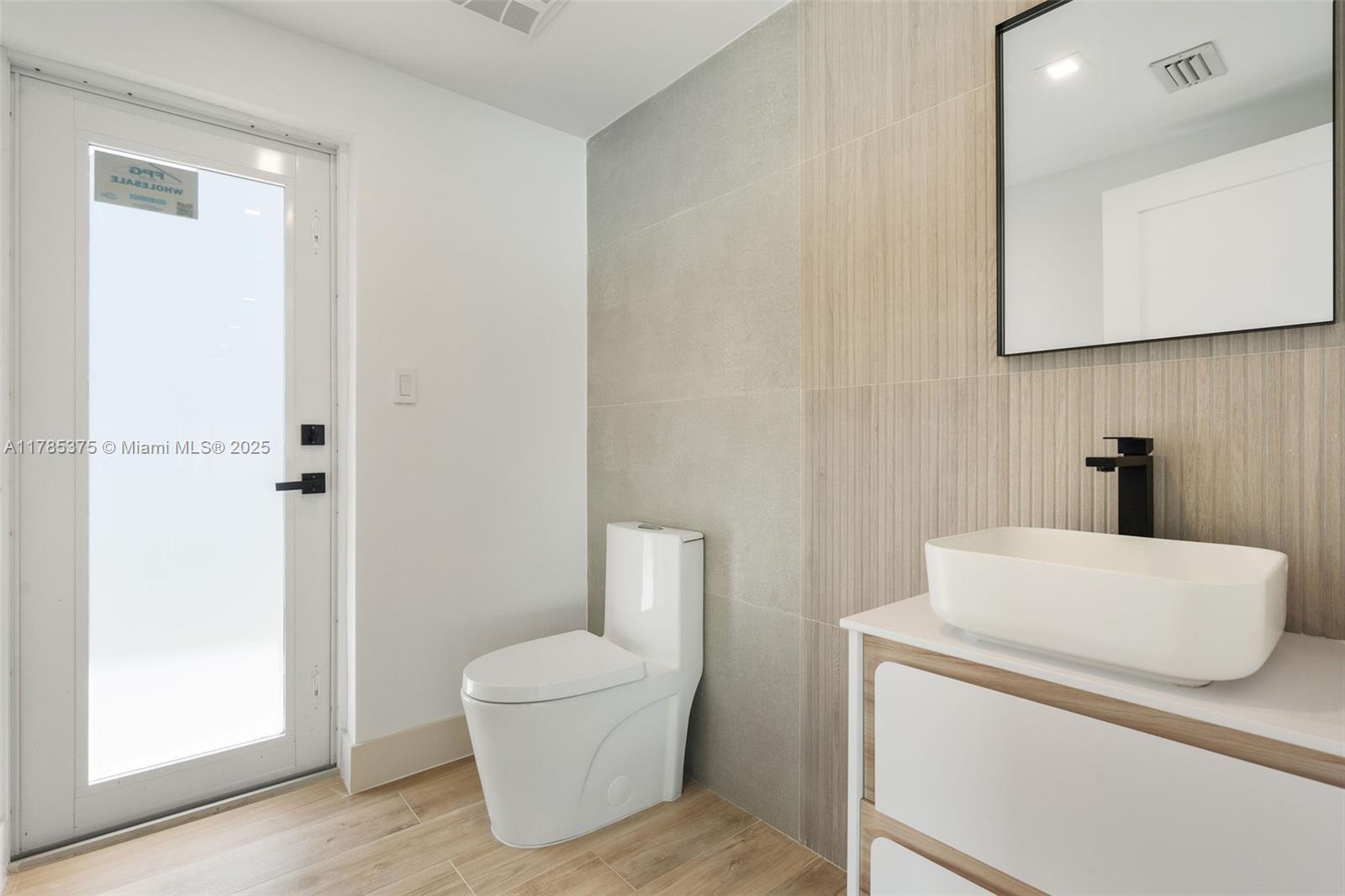 NORTHRIDGE - Residential