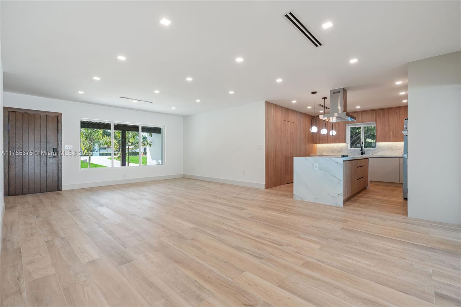 NORTHRIDGE - Residential