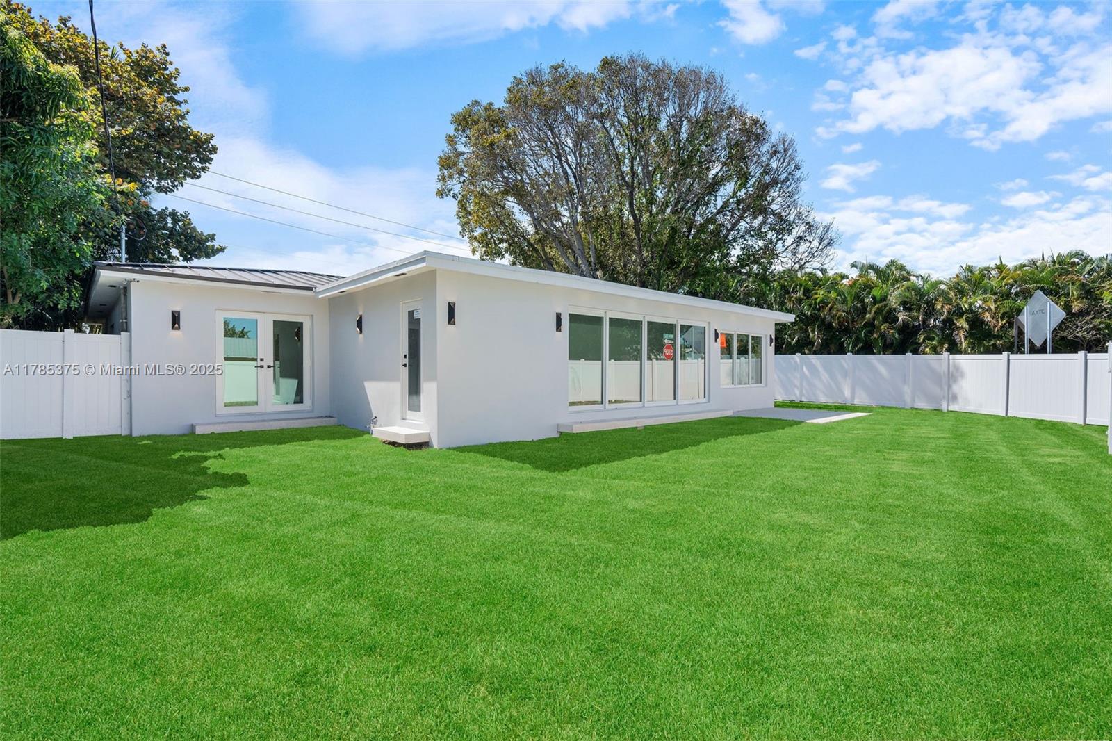NORTHRIDGE - Residential