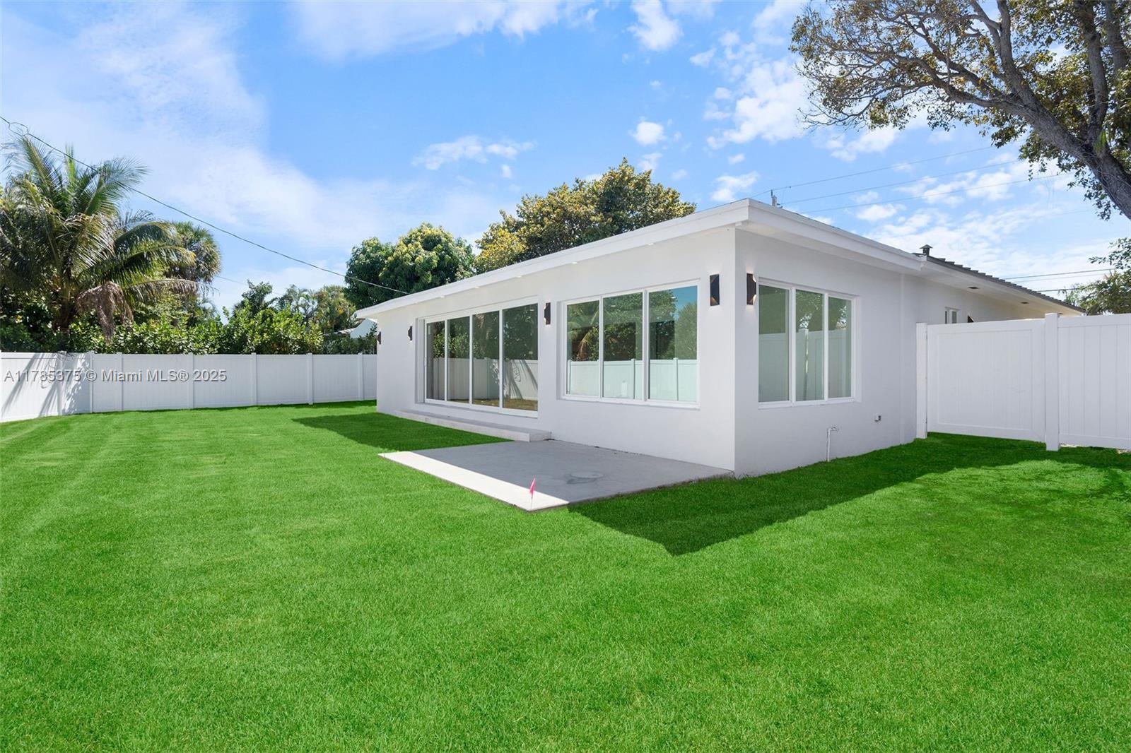 NORTHRIDGE - Residential