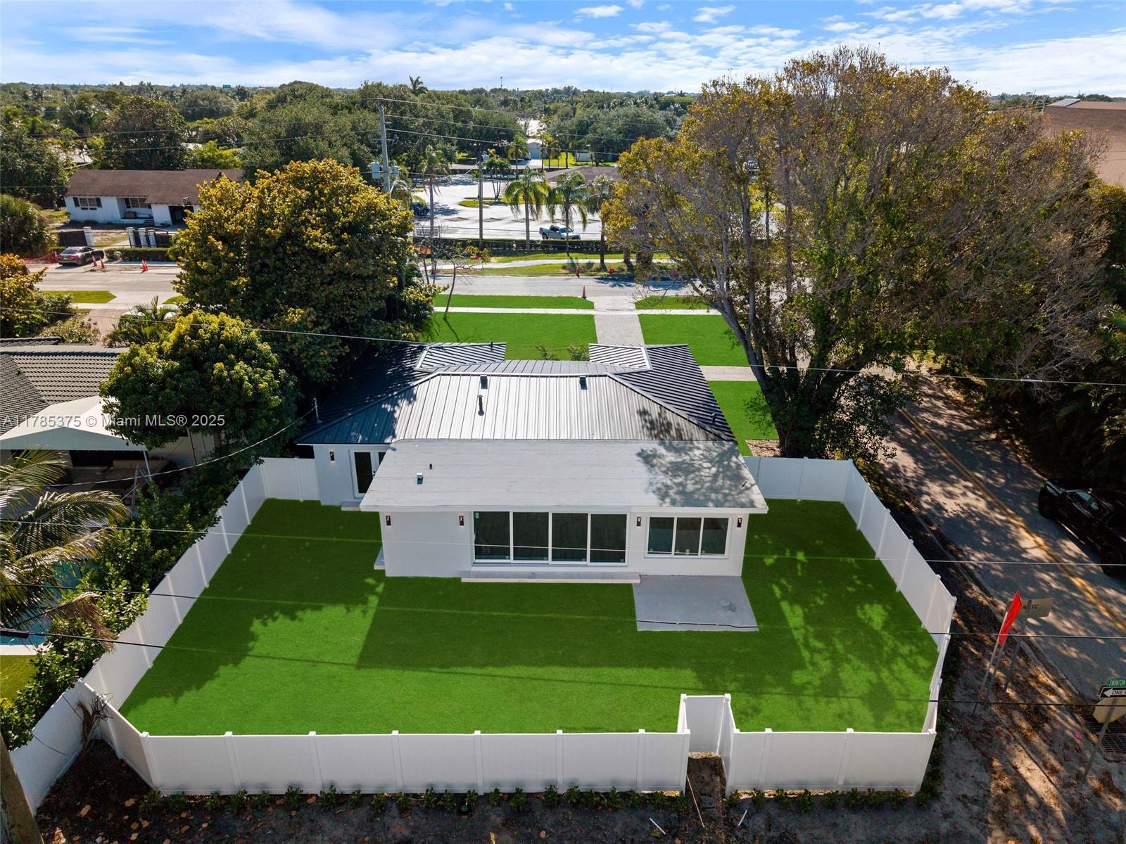 NORTHRIDGE - Residential