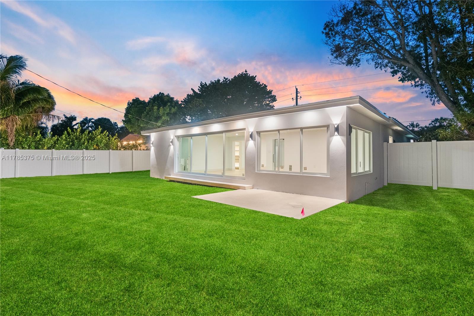 NORTHRIDGE - Residential