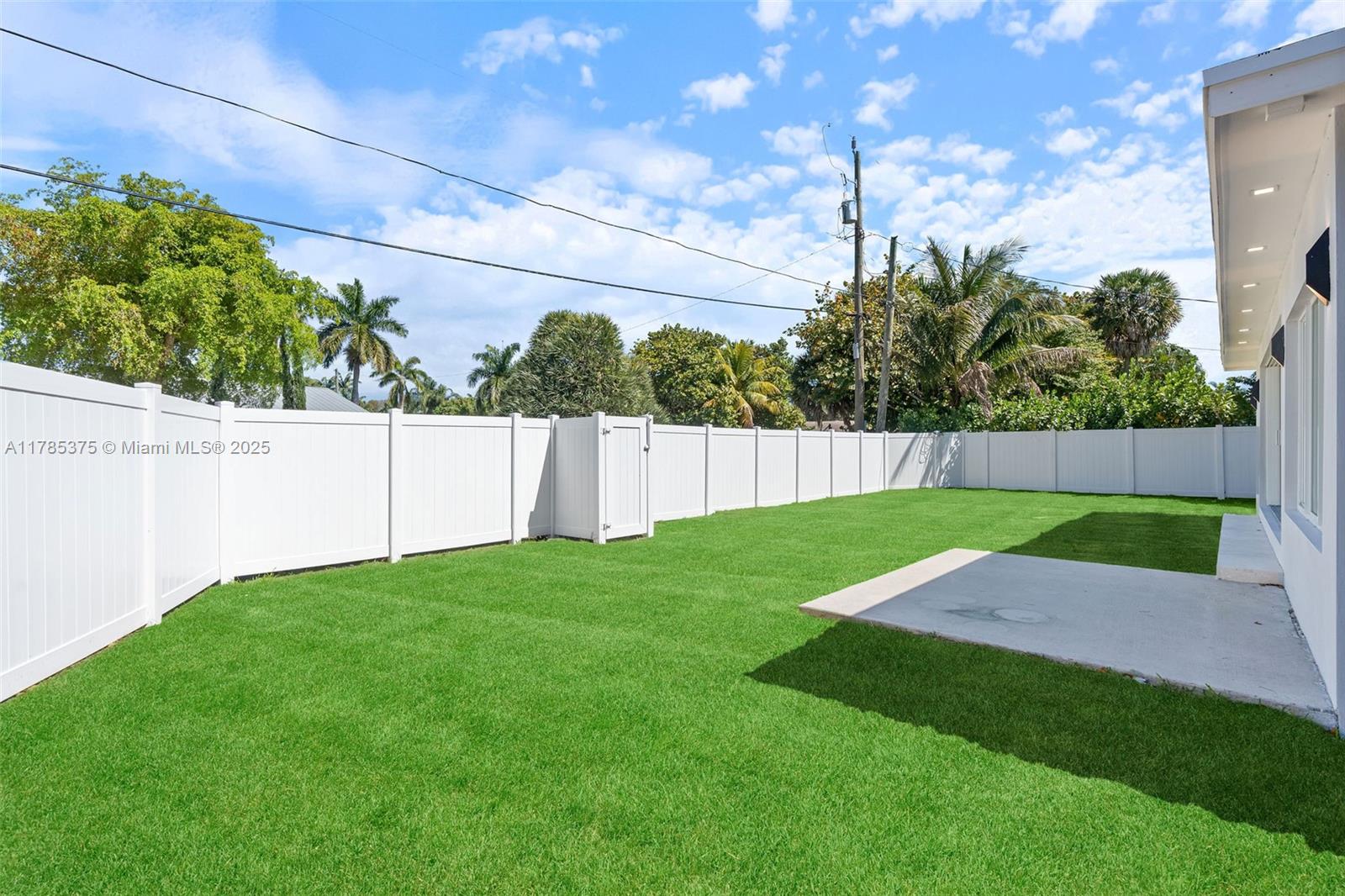NORTHRIDGE - Residential