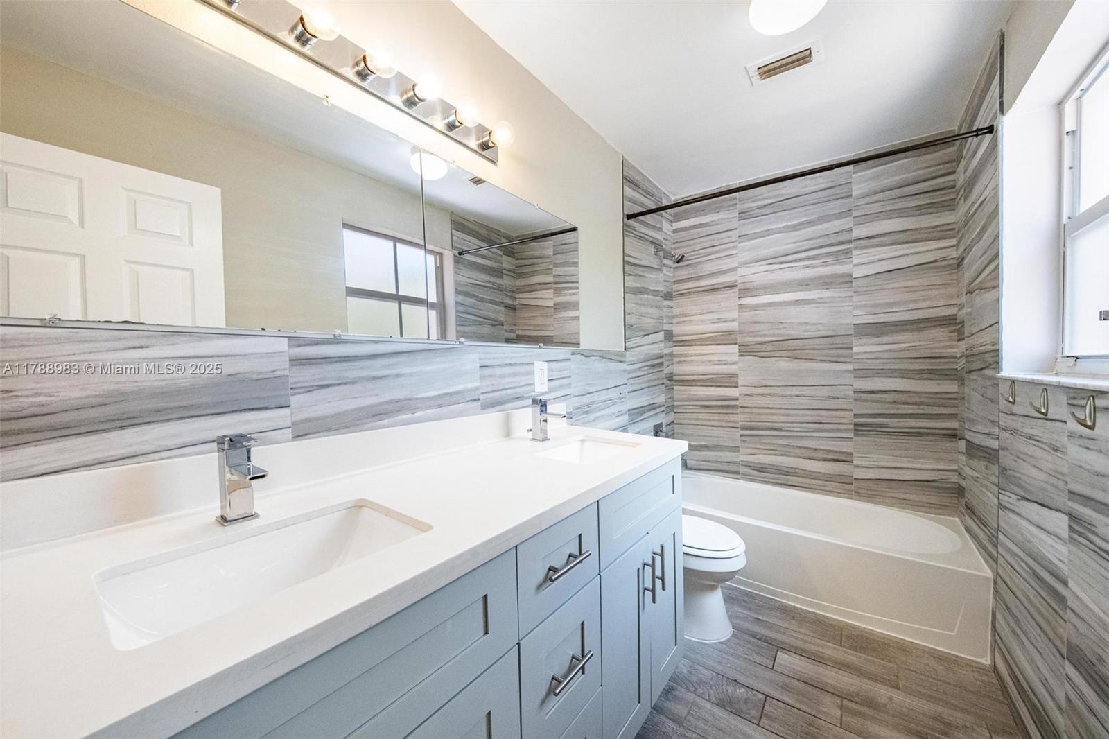 CORAL BAY REPLAT SECTION - Residential